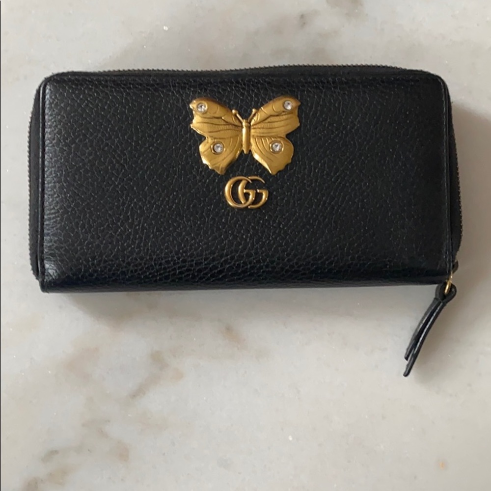 Gucci authentic leather zip around wallet with 🦋